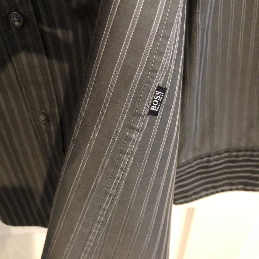 Hugo Boss business button down shirt tuck out L - Picture 7 of 7